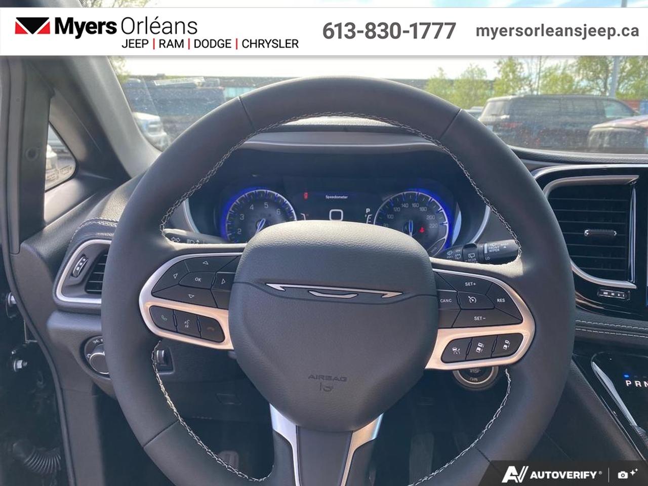 2027 Chrysler Pacifica Select Photo