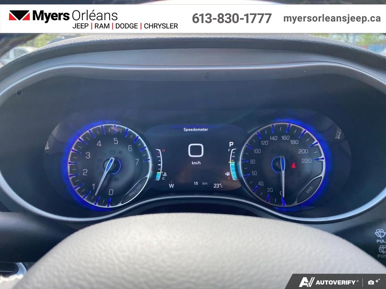 2027 Chrysler Pacifica Select Photo