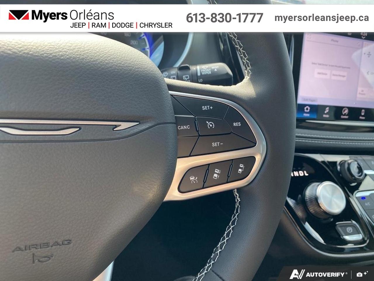 2027 Chrysler Pacifica Select Photo
