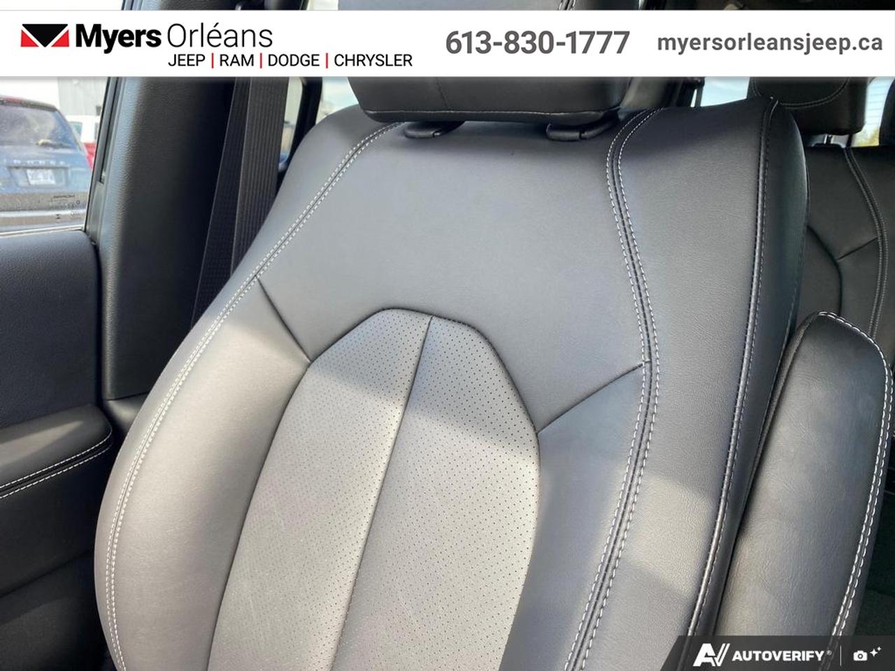2027 Chrysler Pacifica Select Photo