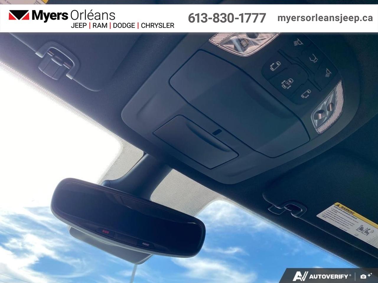 2027 Chrysler Pacifica Select Photo