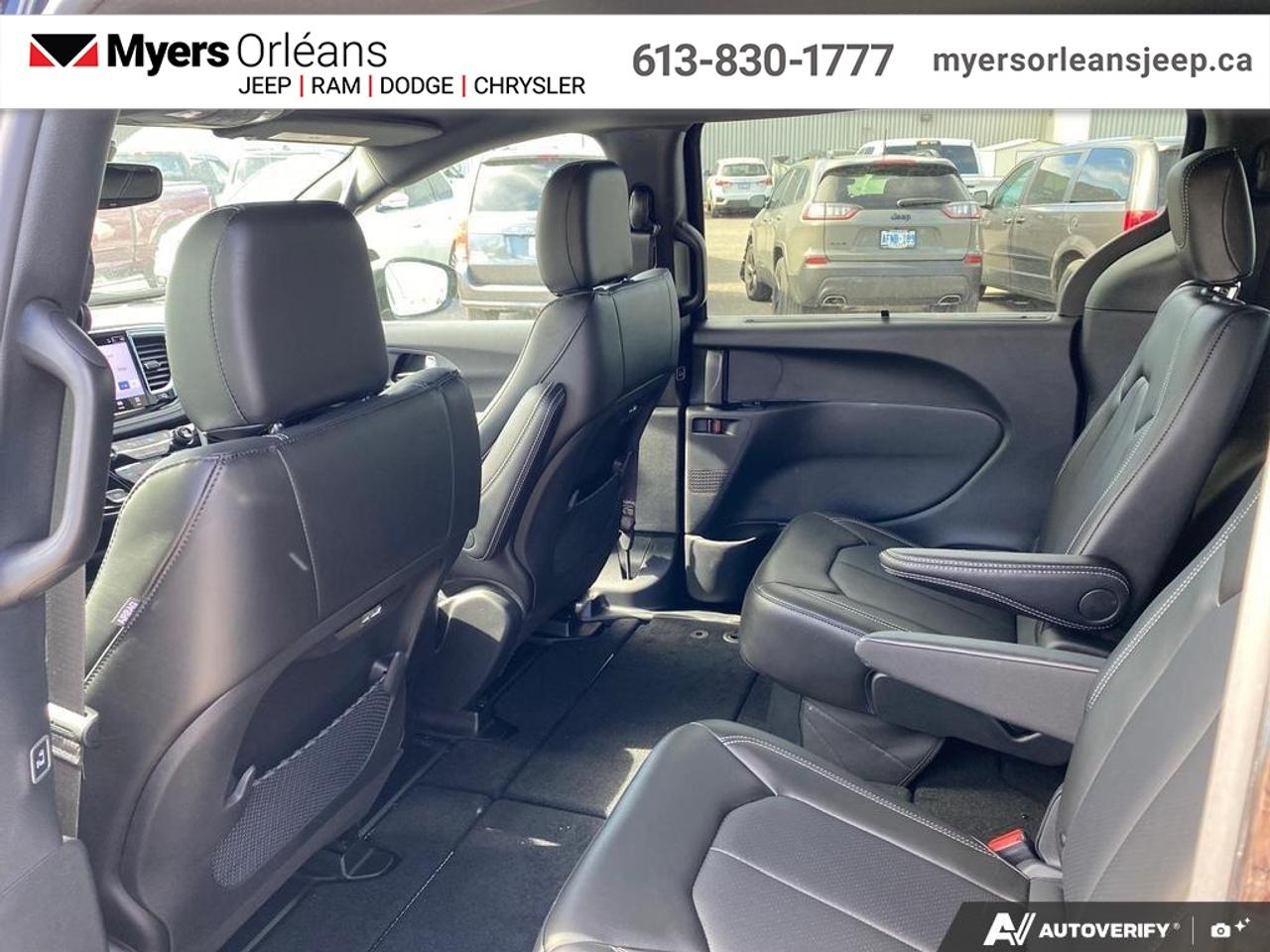 2027 Chrysler Pacifica Select Photo