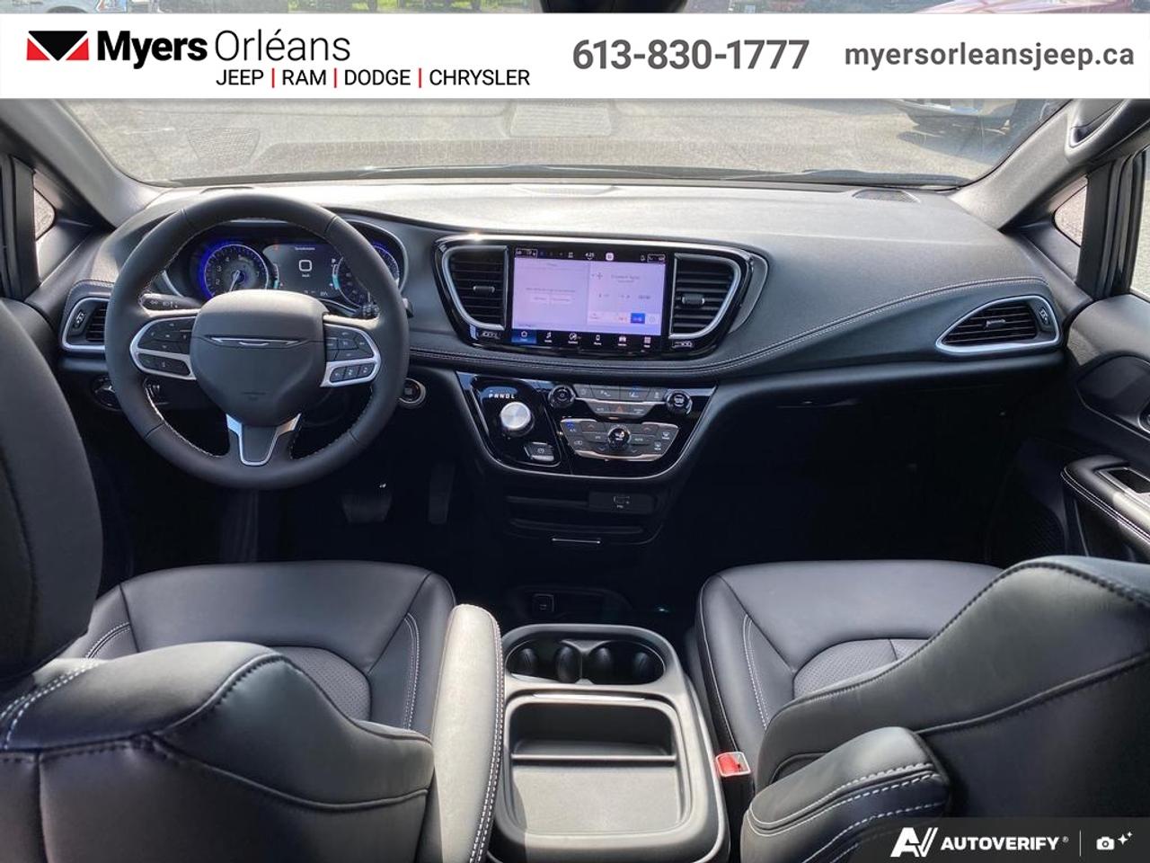 2027 Chrysler Pacifica Select Photo