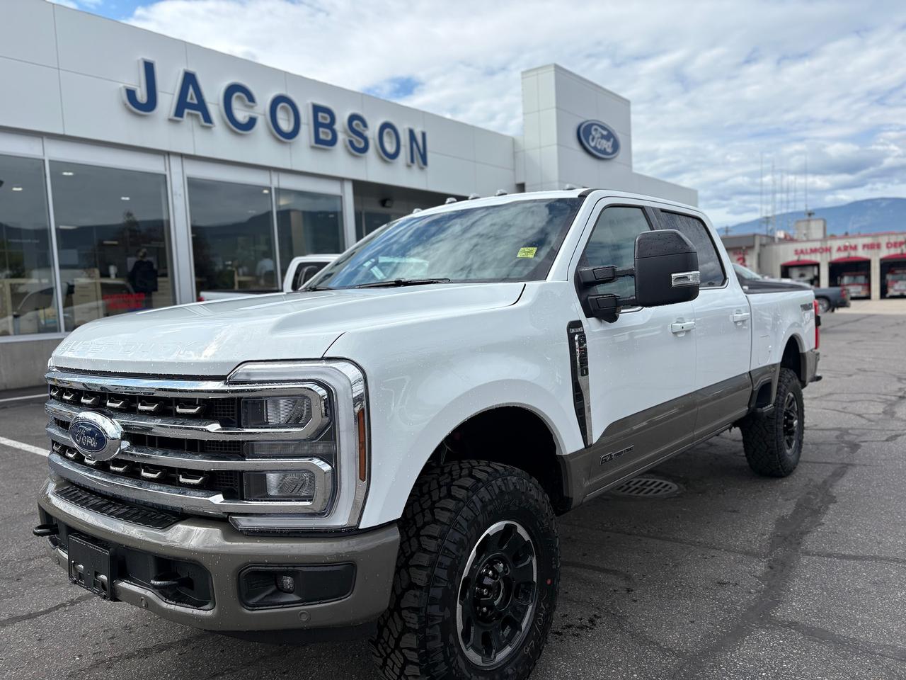 2026 Ford F-350 Super Duty SRW King Ranch Photo0