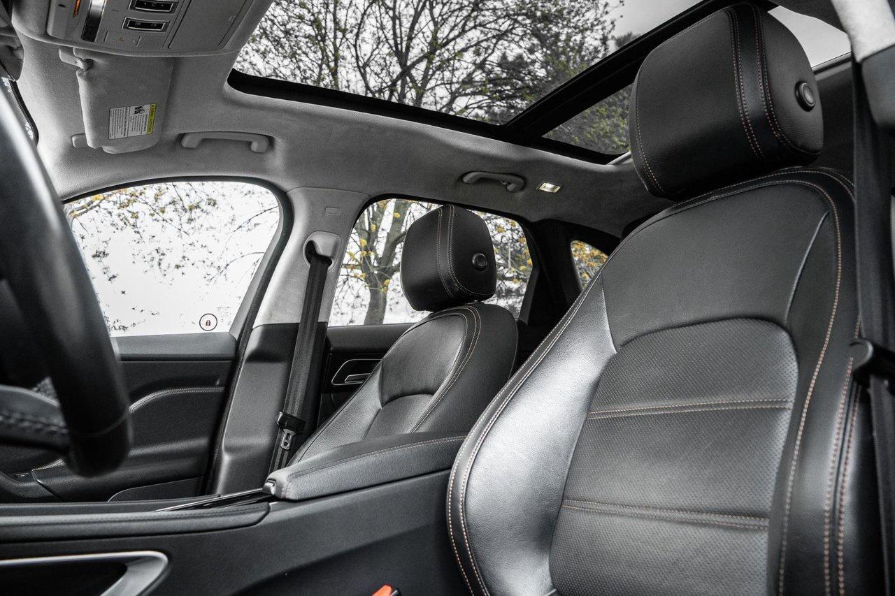 2019 Jaguar F-PACE Prestige Photo