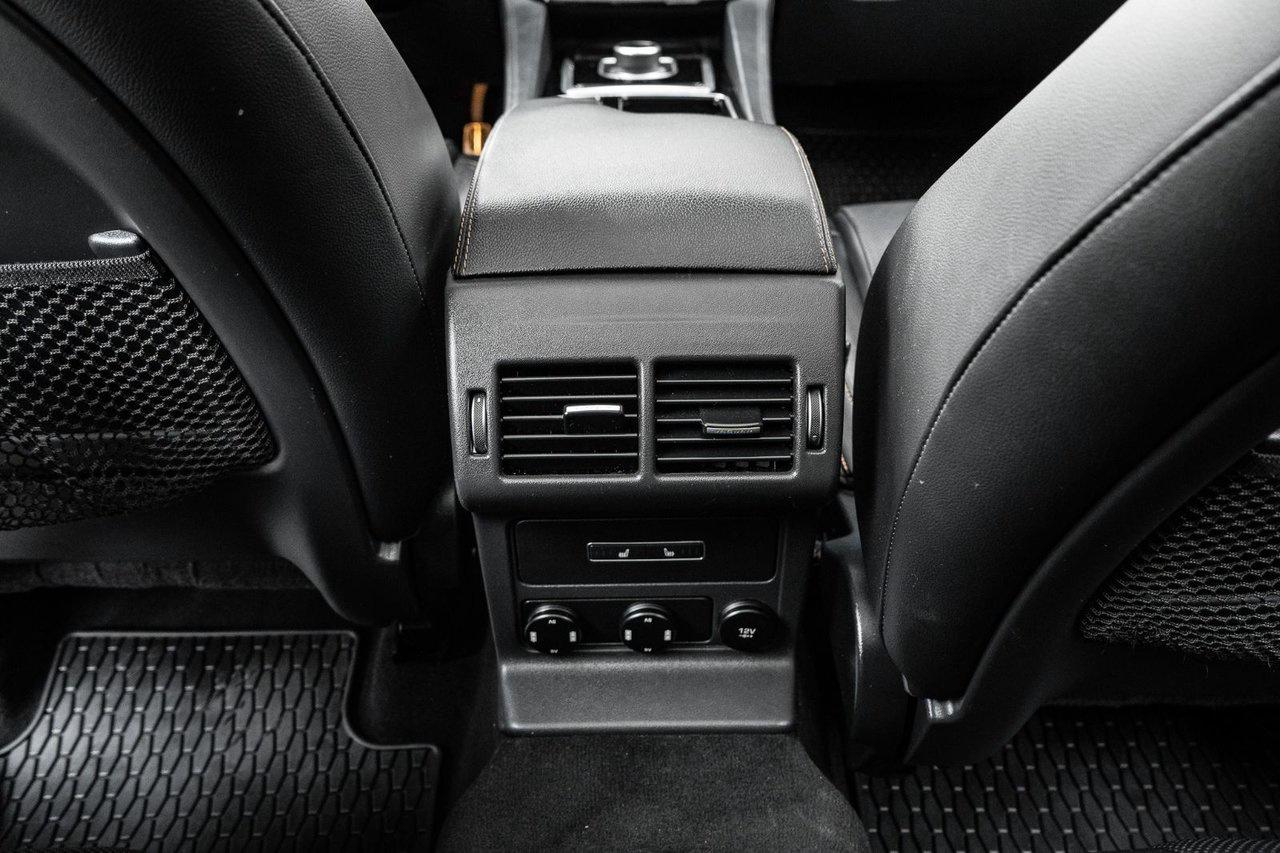 2019 Jaguar F-PACE Prestige Photo