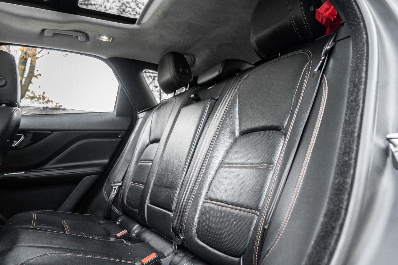 2019 Jaguar F-PACE Prestige Photo