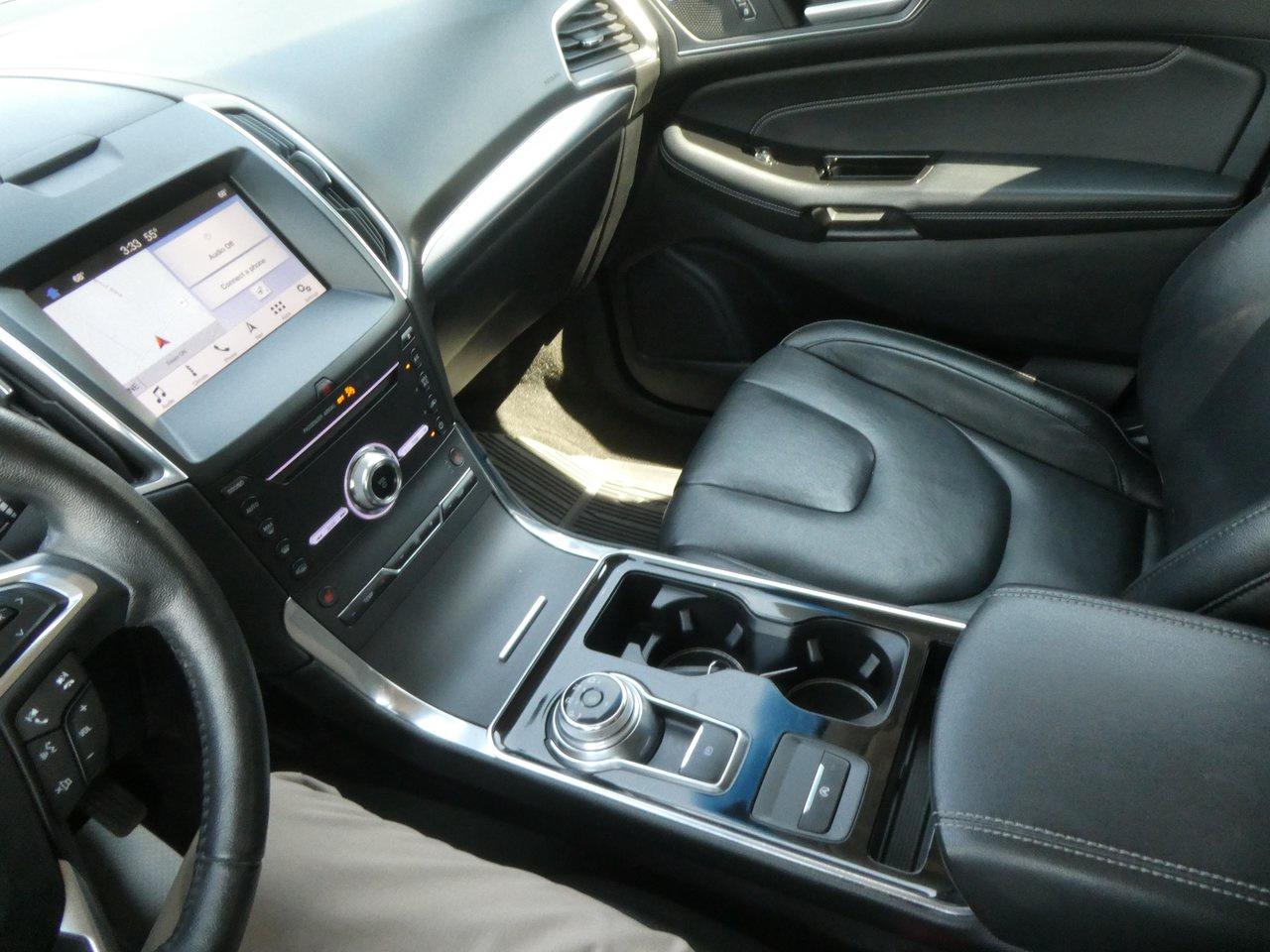 2019 Ford Edge Titanium | Heated Seats | Backup Cam | Nav | Photo