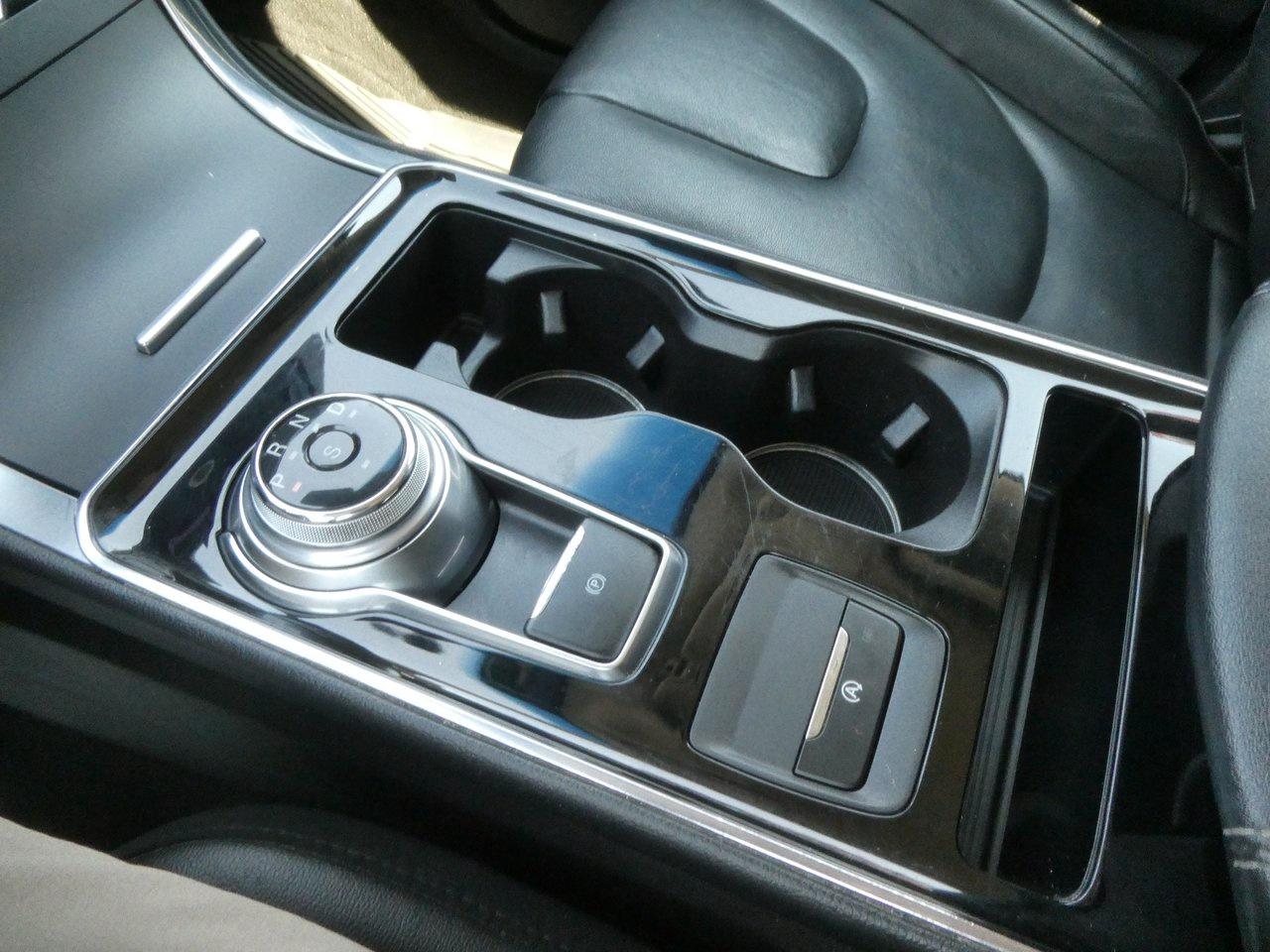 2019 Ford Edge Titanium | Heated Seats | Backup Cam | Nav | Photo