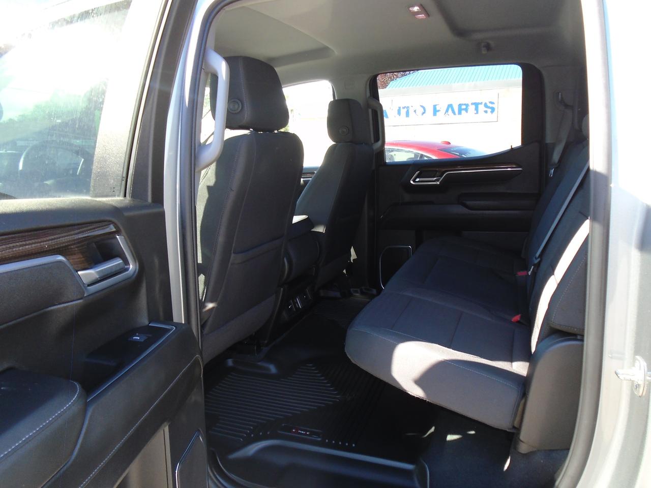 2025 Chevrolet Silverado 1500 LT CREW CAB 4X4 Photo