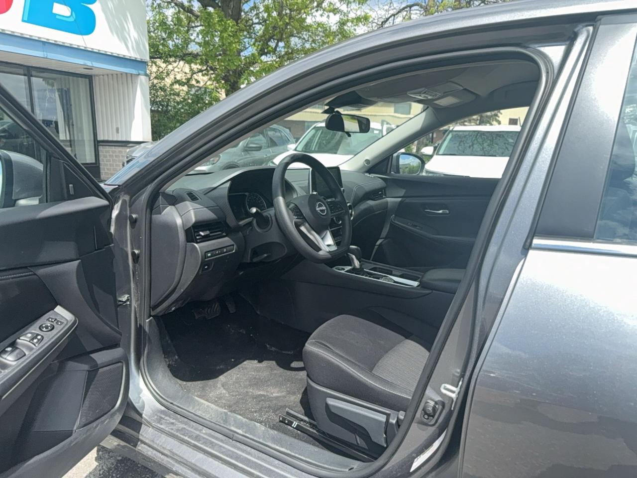 2025 Nissan Sentra SV Photo
