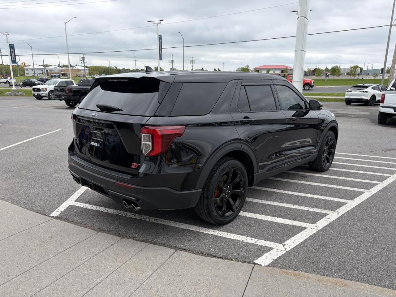 2022 Ford Explorer ST Photo