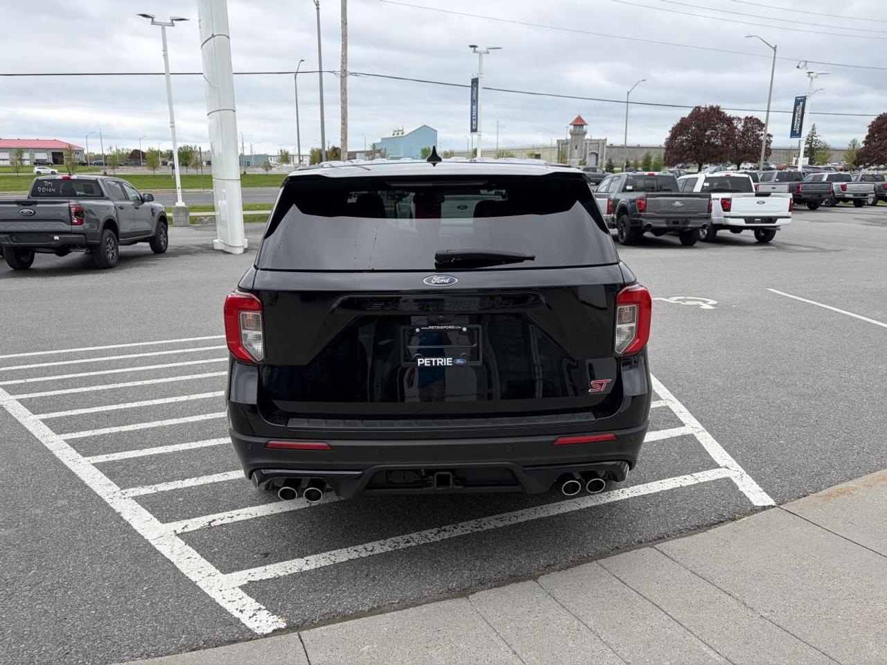 2022 Ford Explorer ST Photo
