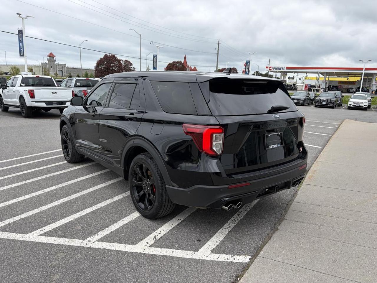 2022 Ford Explorer ST Photo