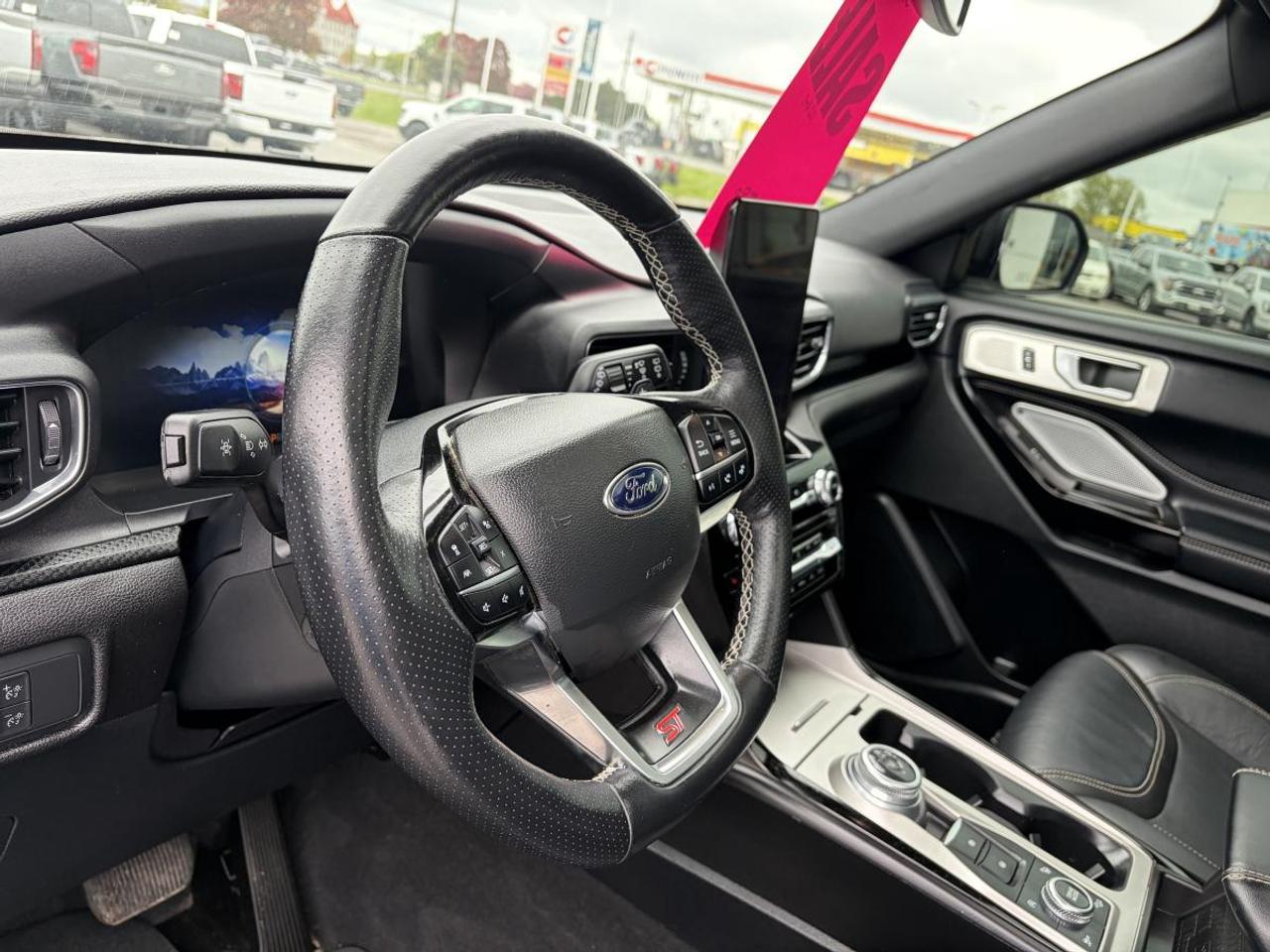 2022 Ford Explorer ST Photo