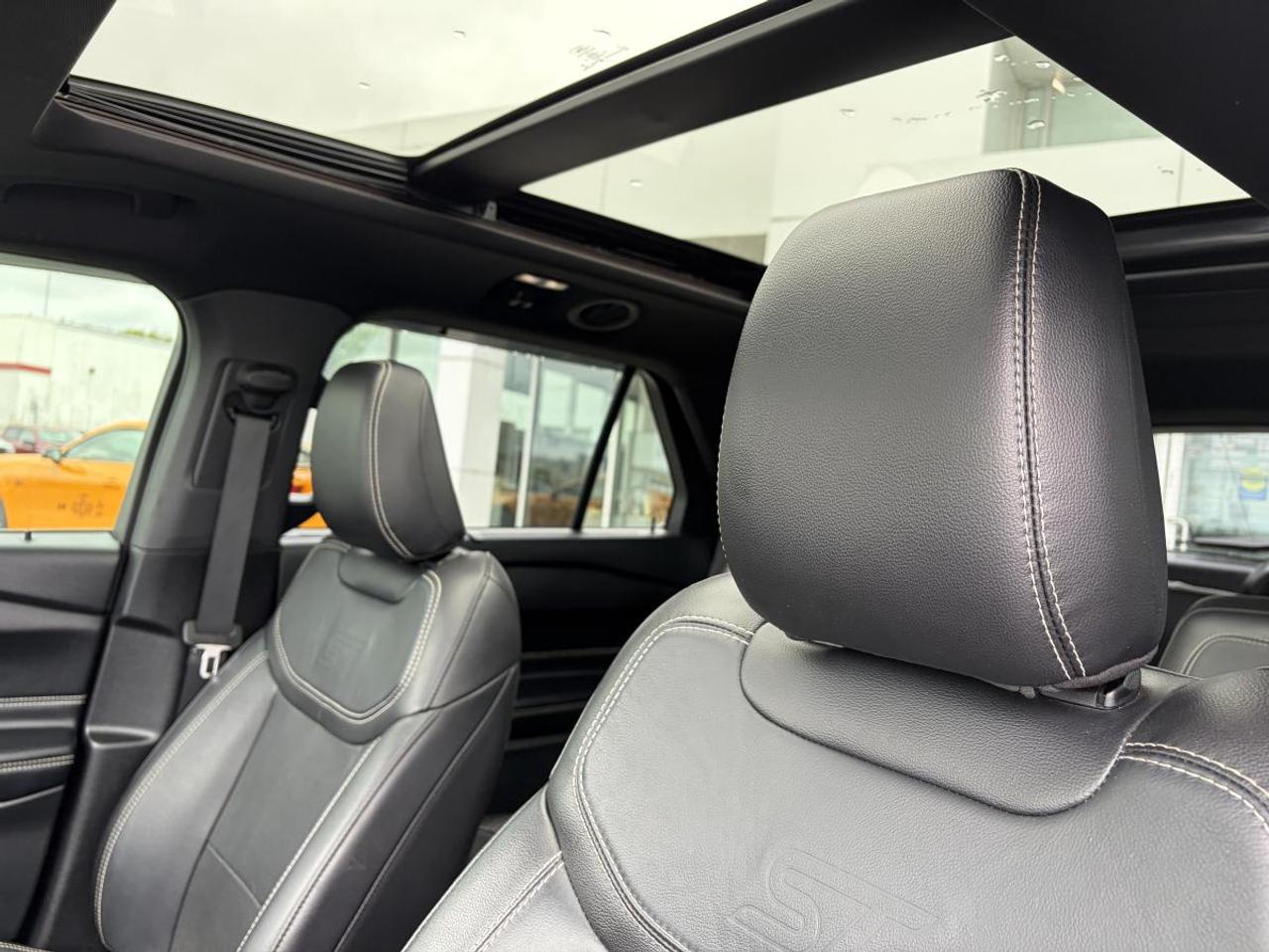 2022 Ford Explorer ST Photo