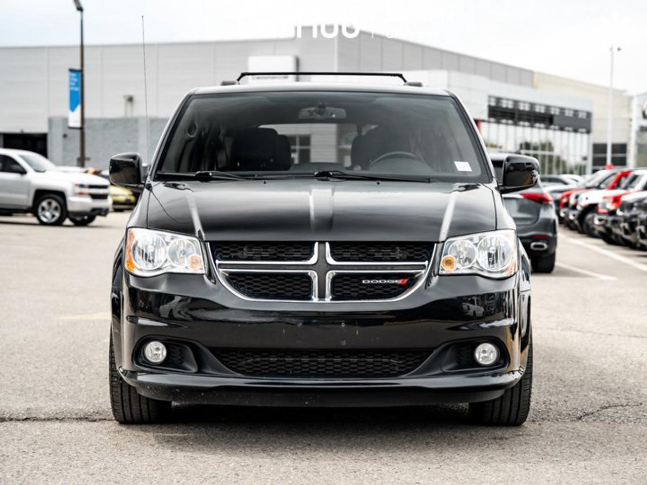 2017 Dodge Grand Caravan SXT Premium Plus Photo2