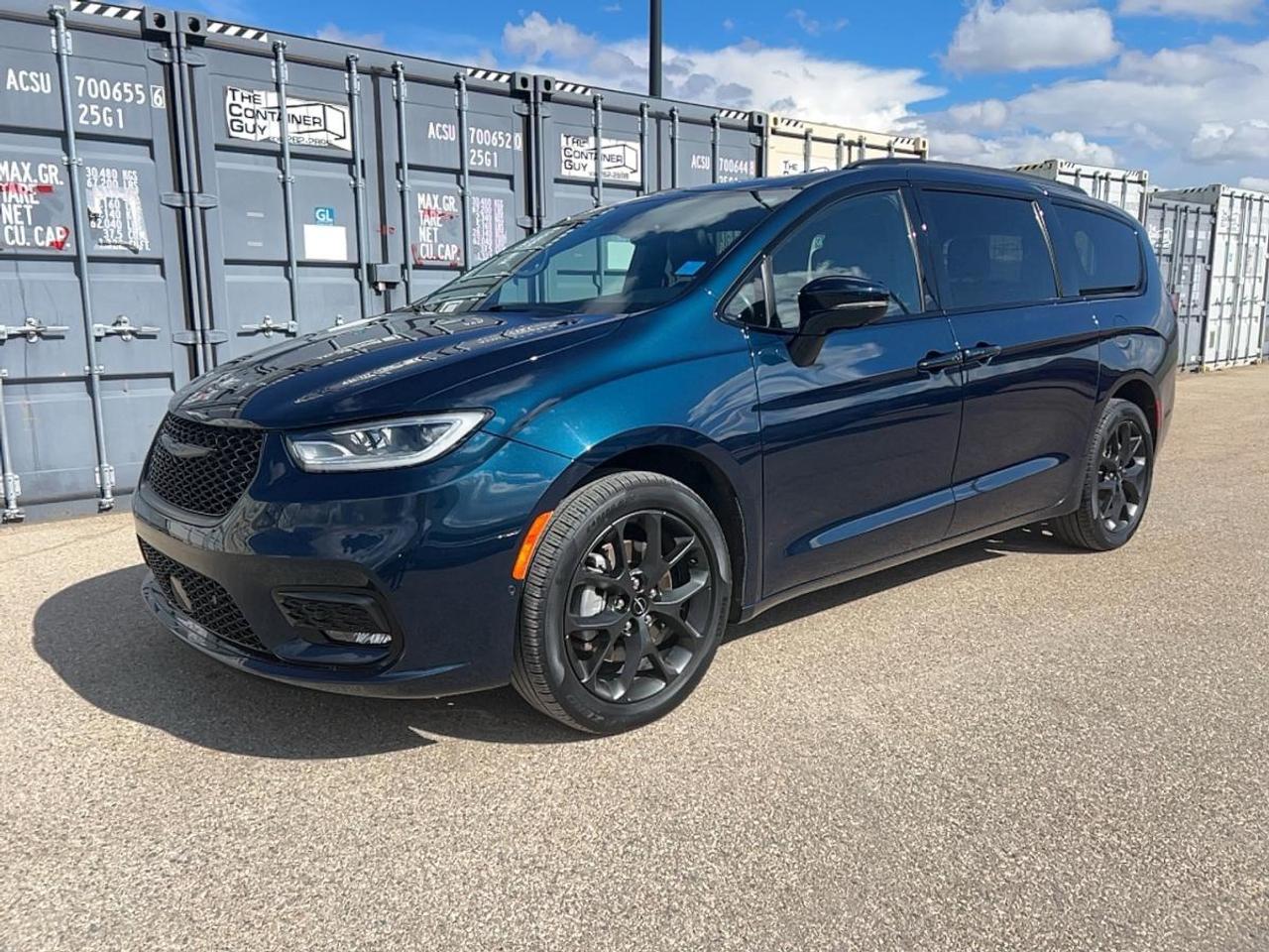 Used 2022 Chrysler Pacifica Limited AWD for sale in Moose Jaw, SK