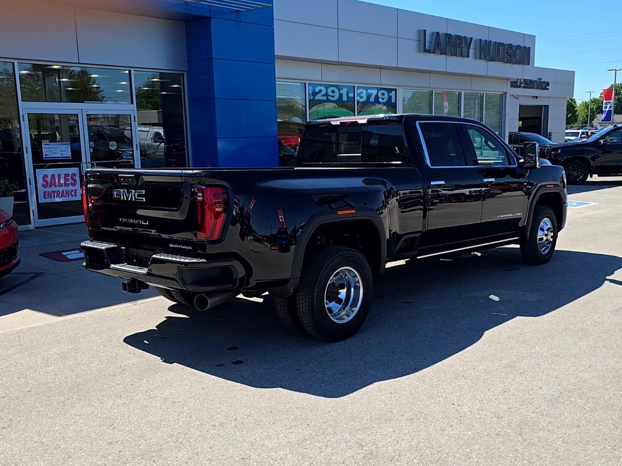 2026 GMC Sierra 3500 HD 4WD Crew Cab Long Box Denali Ultimate Photo