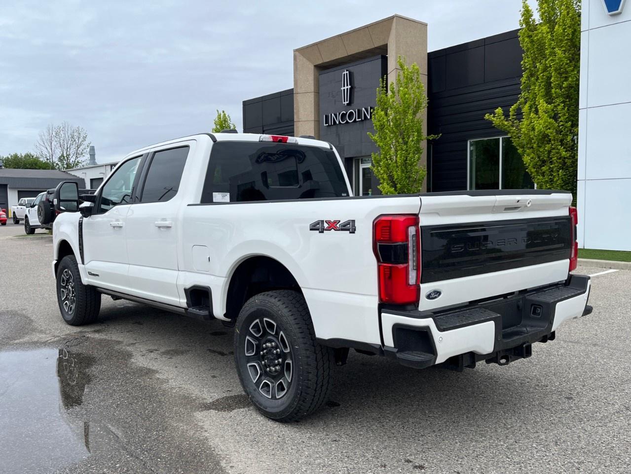 2026 Ford F-250 Super Duty SRW PLATINUM 4WD CREW CAB 6.75' BOX Photo2