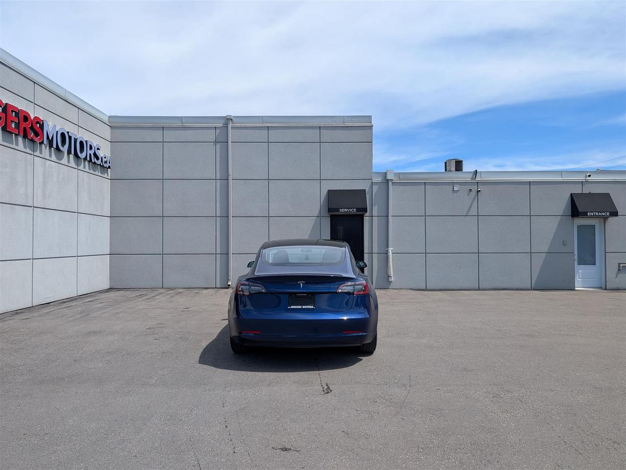 2023 Tesla Model 3 STANDARD Photo3