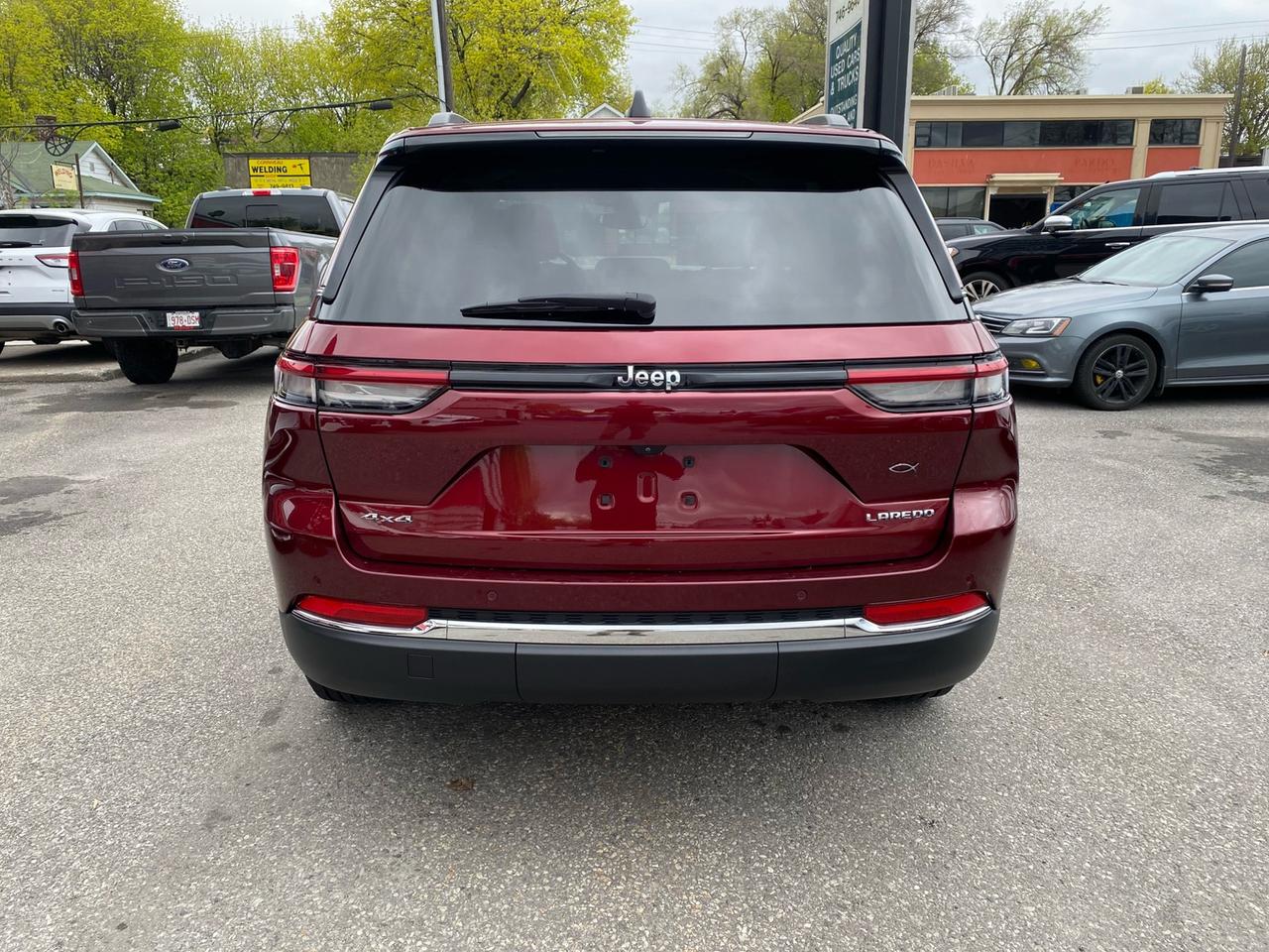 2023 Jeep Grand Cherokee Laredo 4WD | Power Rear Lift-Gate | Apple CarPlay | Android Auto Photo