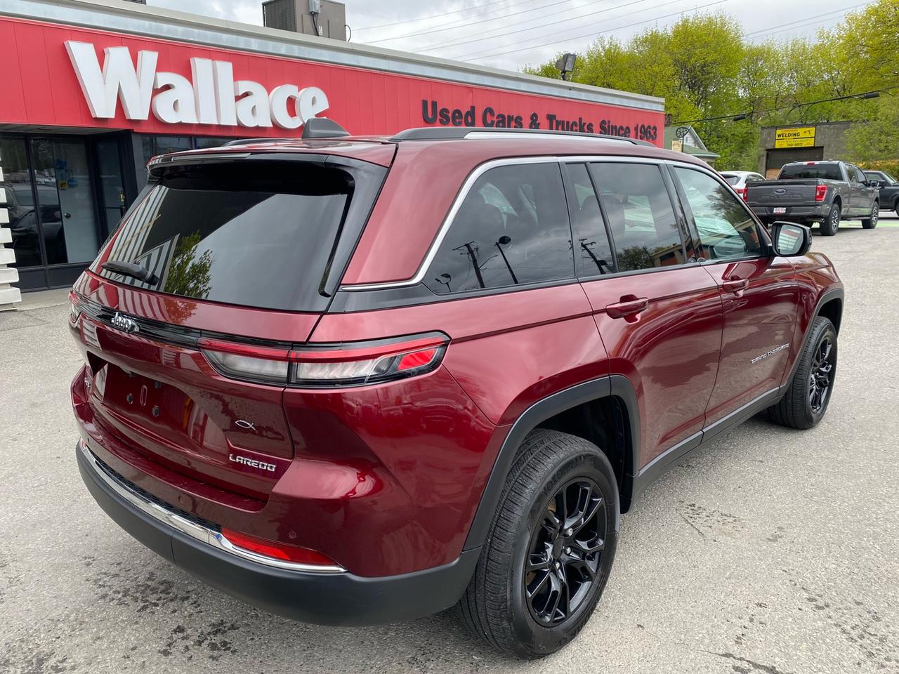 2023 Jeep Grand Cherokee Laredo 4WD | Power Rear Lift-Gate | Apple CarPlay | Android Auto Photo
