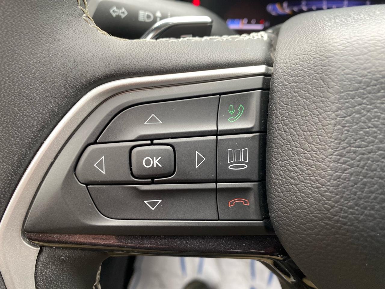 2023 Jeep Grand Cherokee Laredo 4WD | Power Rear Lift-Gate | Apple CarPlay | Android Auto Photo