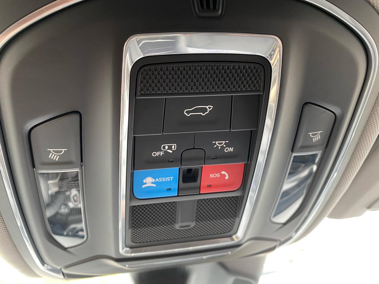 2023 Jeep Grand Cherokee Laredo 4WD | Power Rear Lift-Gate | Apple CarPlay | Android Auto Photo