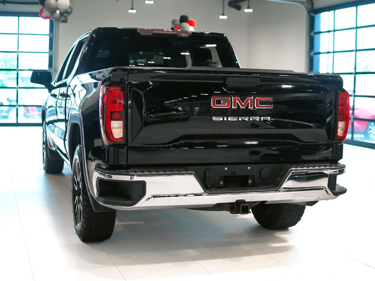 2020 GMC Sierra 1500 CREW CAB | SLE 5.3L V8 4X4 | NO ACCIDENTS Photo