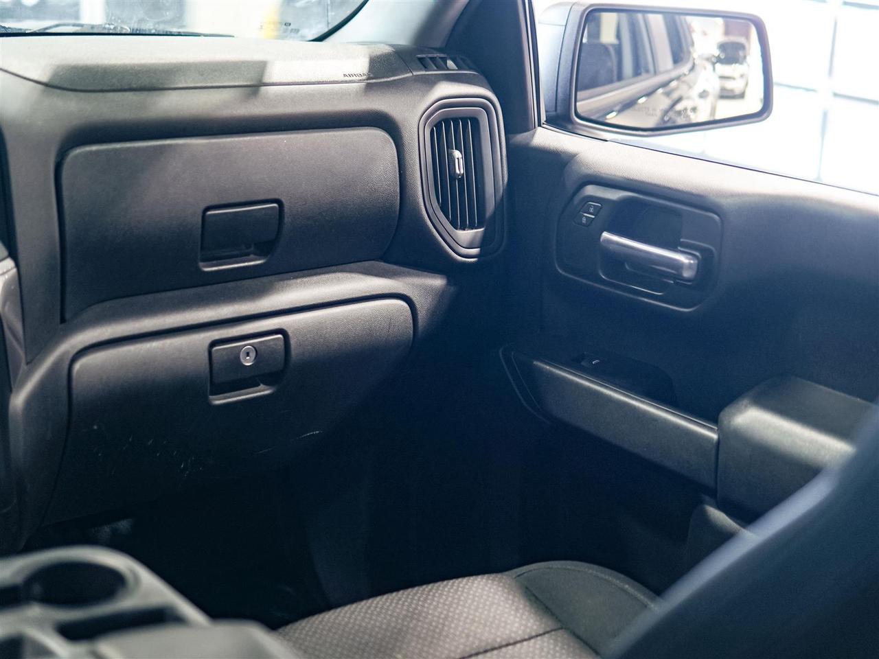 2020 GMC Sierra 1500 CREW CAB | SLE 5.3L V8 4X4 | NO ACCIDENTS Photo
