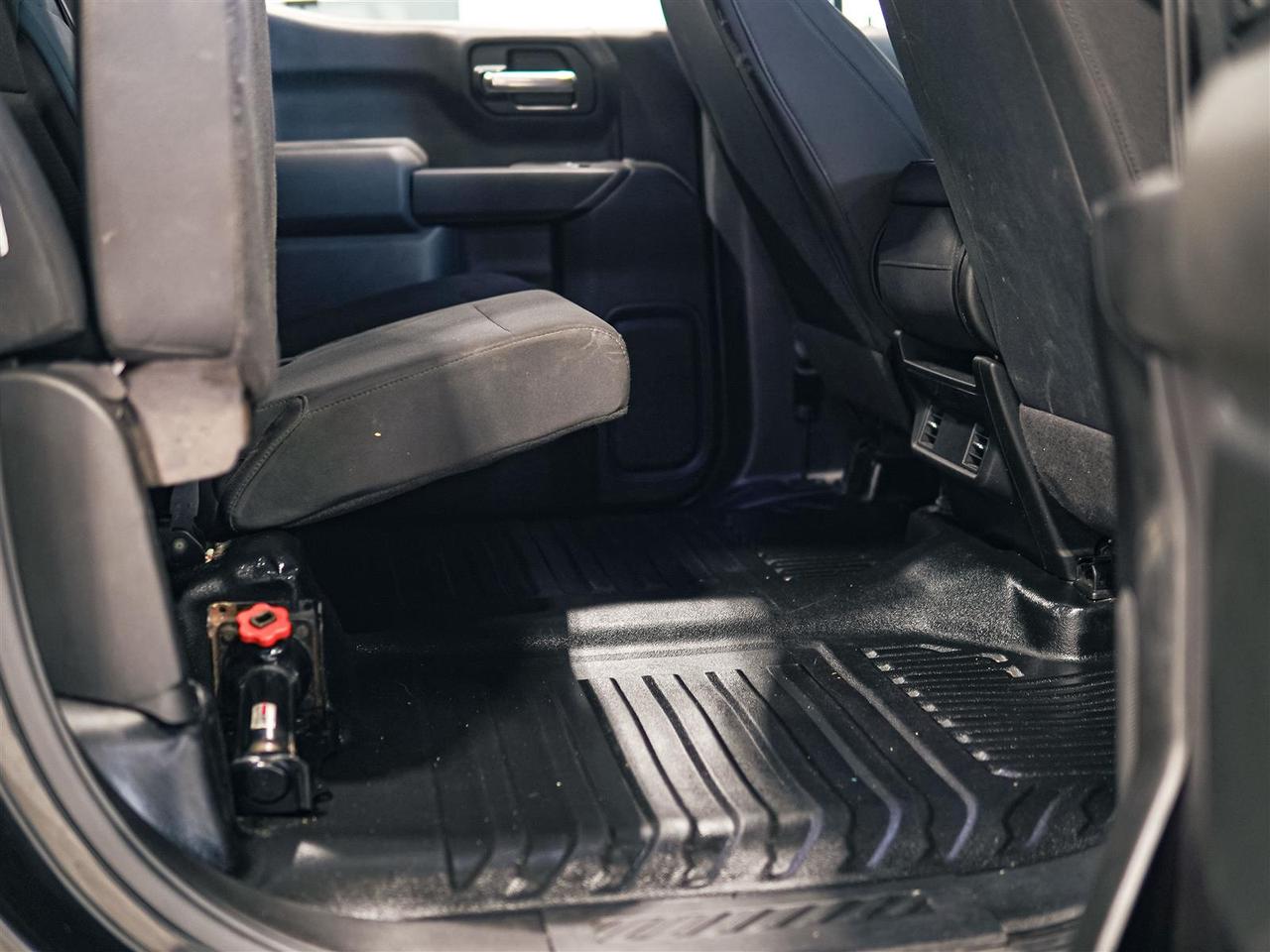 2020 GMC Sierra 1500 CREW CAB | SLE 5.3L V8 4X4 | NO ACCIDENTS Photo