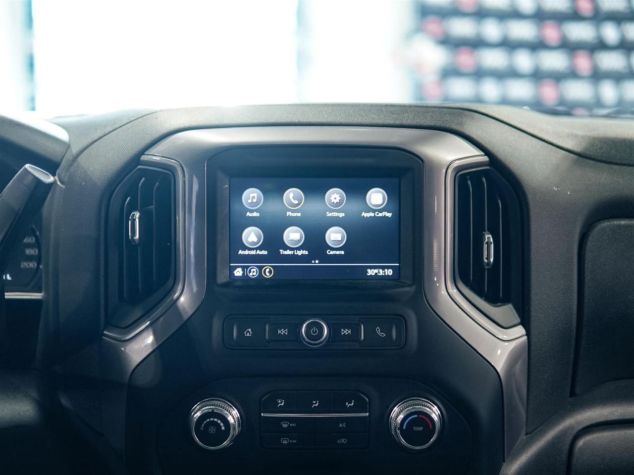 2020 GMC Sierra 1500 CREW CAB | SLE 5.3L V8 4X4 | NO ACCIDENTS Photo