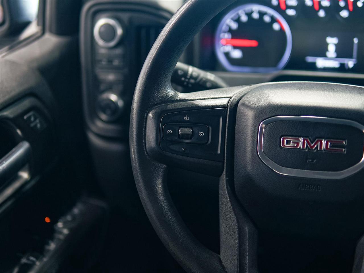 2020 GMC Sierra 1500 CREW CAB | SLE 5.3L V8 4X4 | NO ACCIDENTS Photo