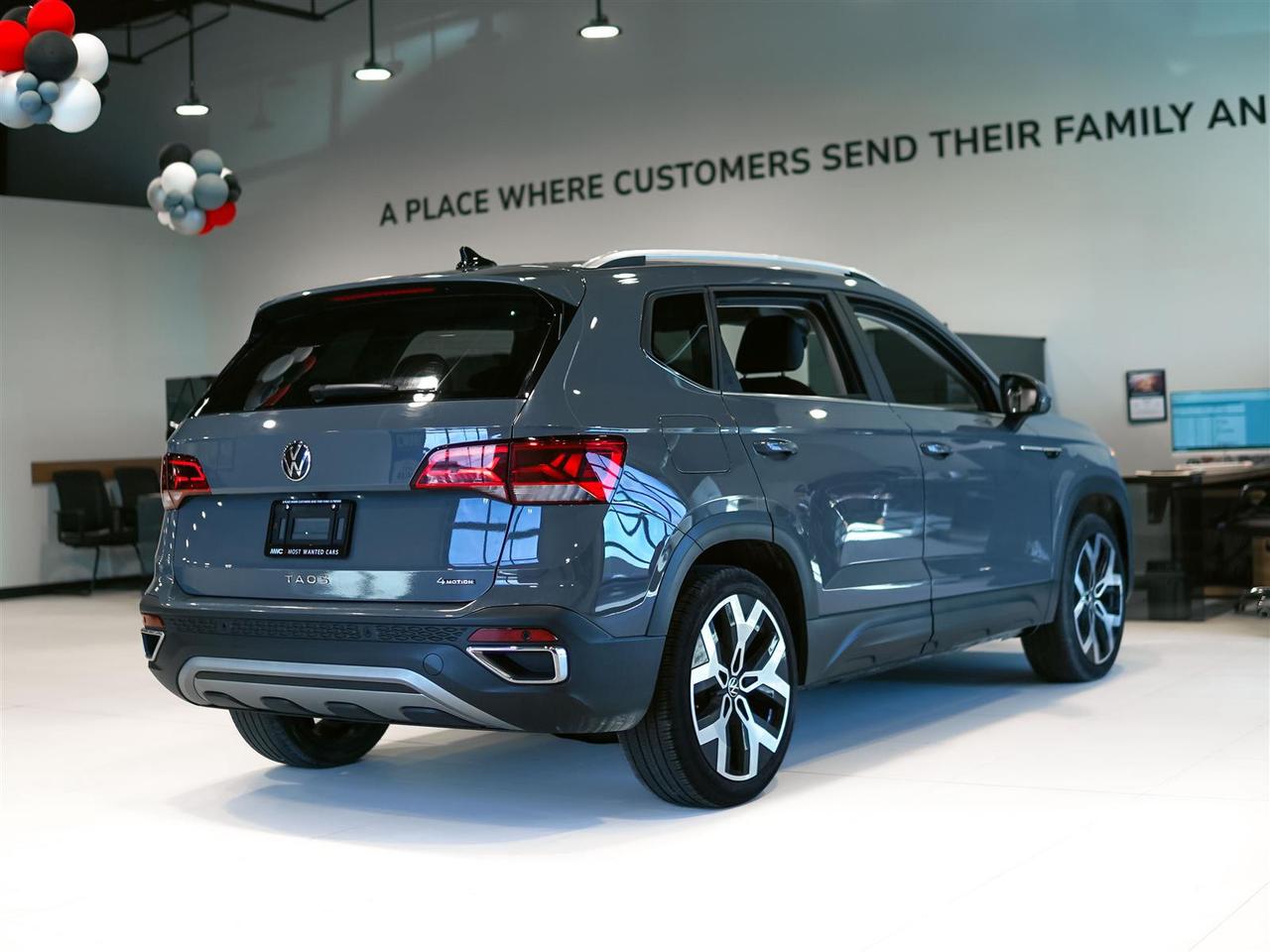 2022 Volkswagen Taos HIGHLINE | AWD | LEATHER | NAV | PANO ROOF | NO ACCIDENTS Photo