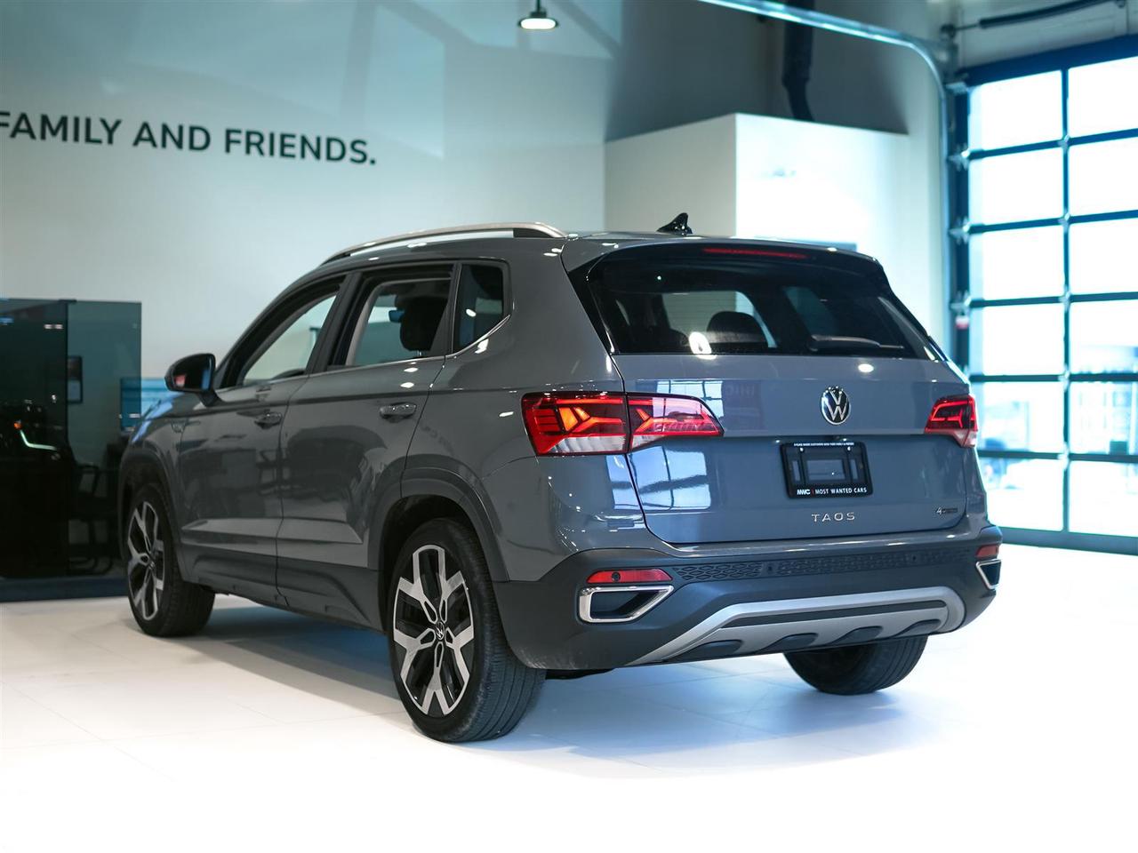 2022 Volkswagen Taos HIGHLINE | AWD | LEATHER | NAV | PANO ROOF | NO ACCIDENTS Photo