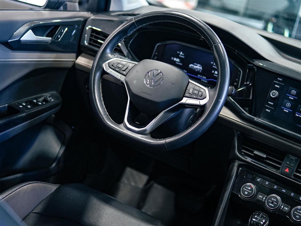 2022 Volkswagen Taos HIGHLINE | AWD | LEATHER | NAV | PANO ROOF | NO ACCIDENTS Photo