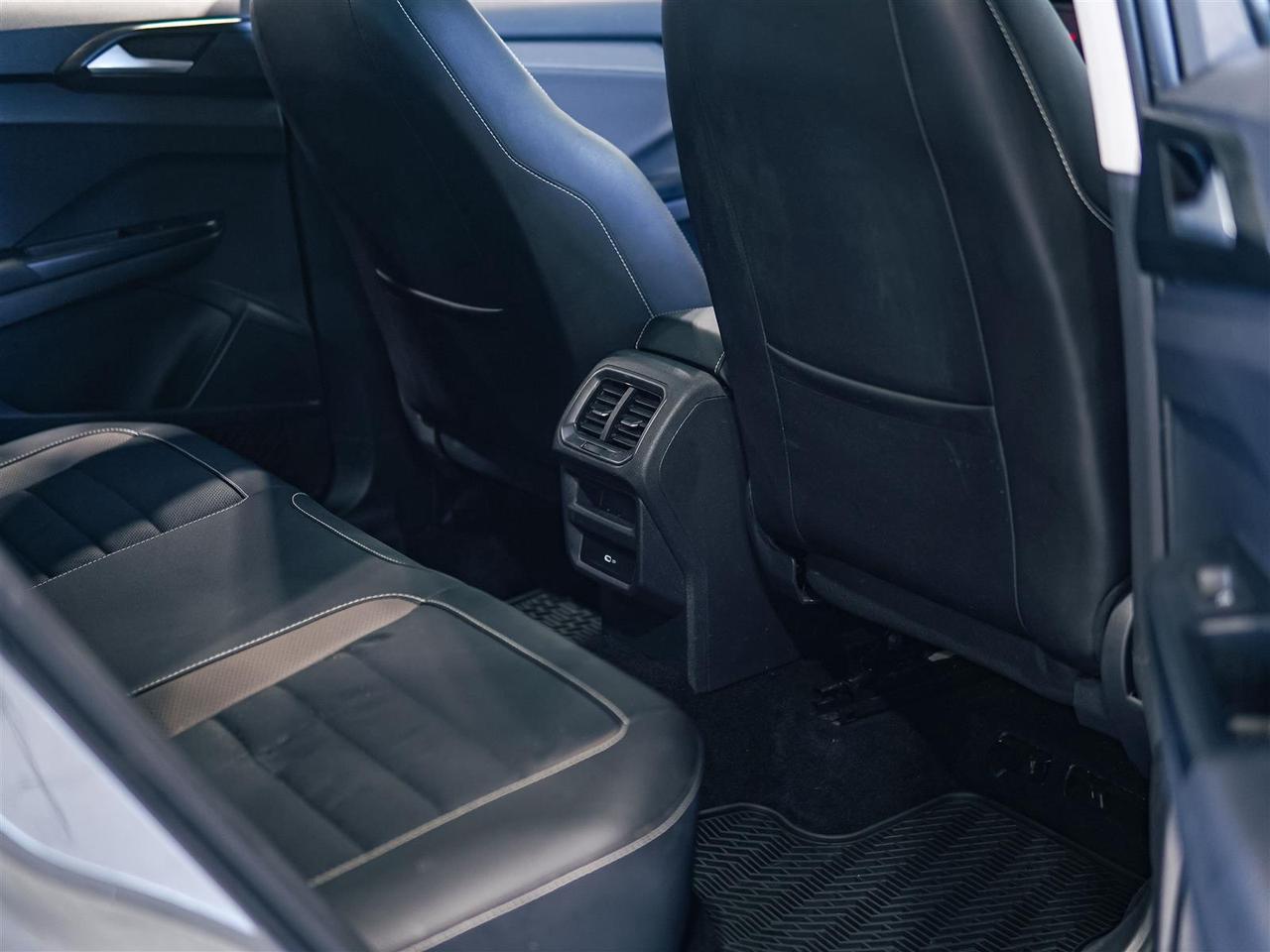 2022 Volkswagen Taos HIGHLINE | AWD | LEATHER | NAV | PANO ROOF | NO ACCIDENTS Photo