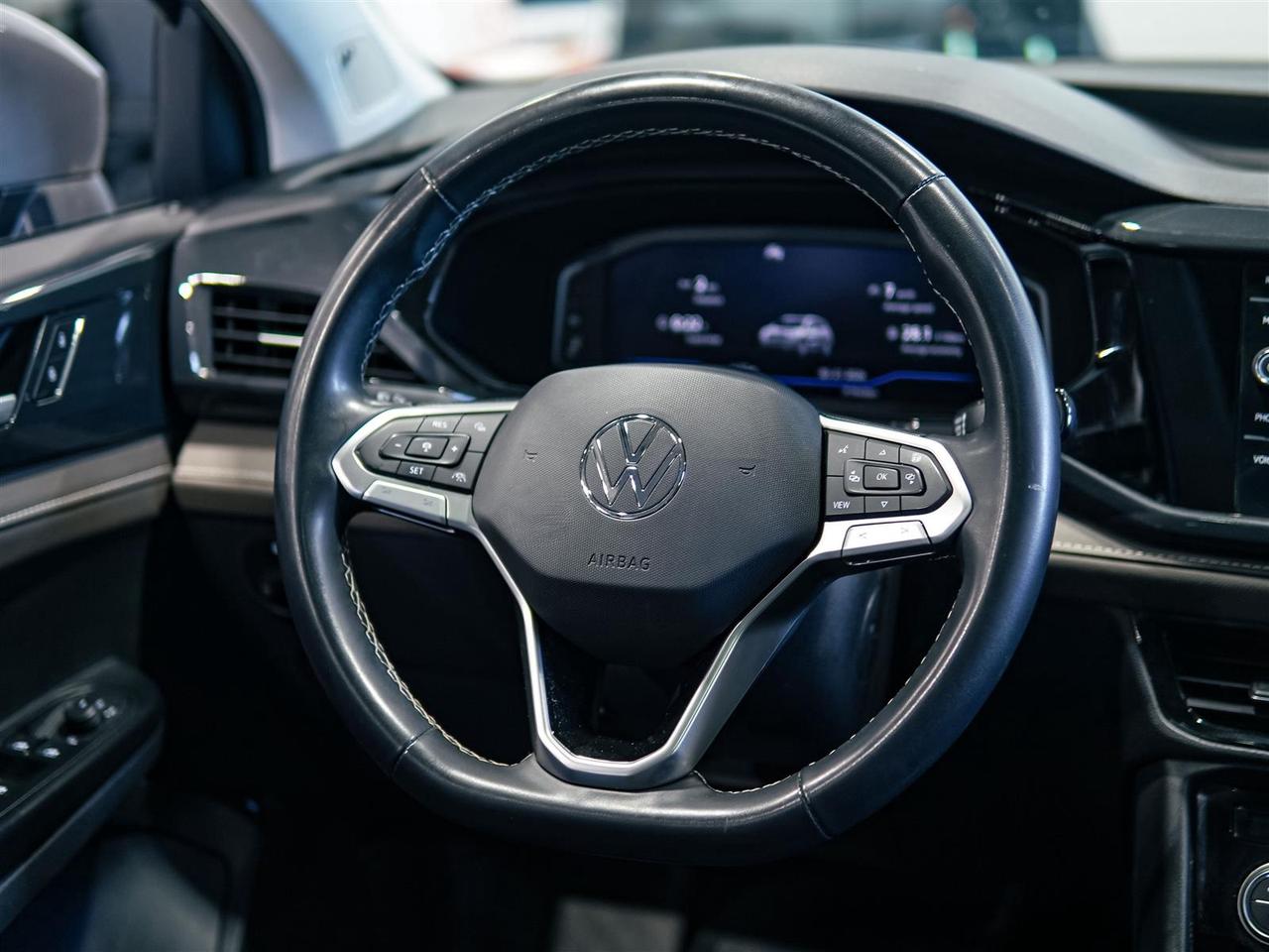2022 Volkswagen Taos HIGHLINE | AWD | LEATHER | NAV | PANO ROOF | NO ACCIDENTS Photo
