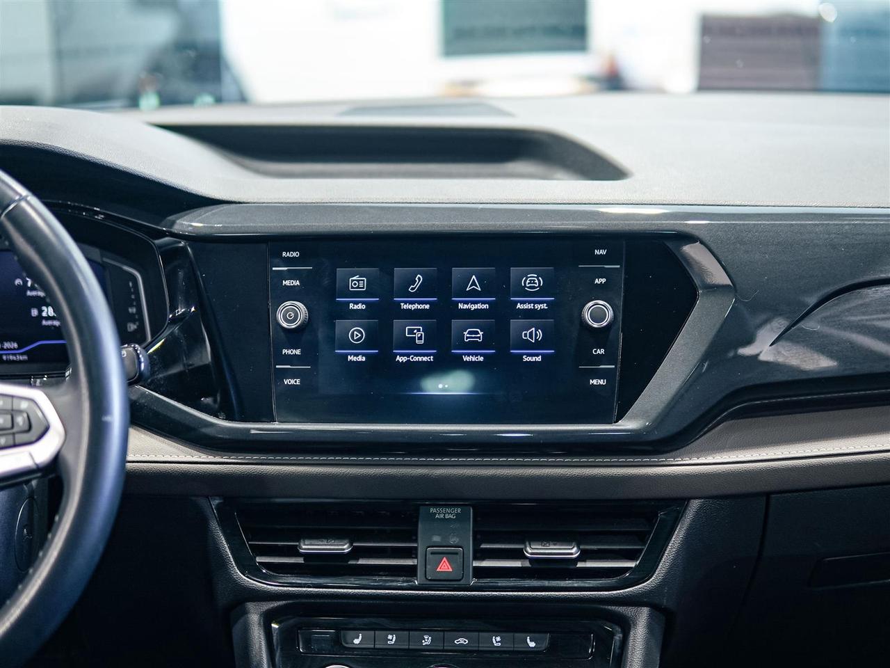 2022 Volkswagen Taos HIGHLINE | AWD | LEATHER | NAV | PANO ROOF | NO ACCIDENTS Photo