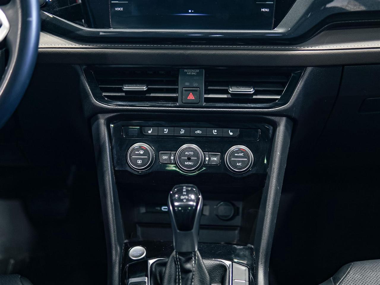 2022 Volkswagen Taos HIGHLINE | AWD | LEATHER | NAV | PANO ROOF | NO ACCIDENTS Photo