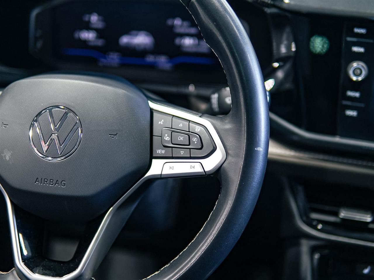 2022 Volkswagen Taos HIGHLINE | AWD | LEATHER | NAV | PANO ROOF | NO ACCIDENTS Photo
