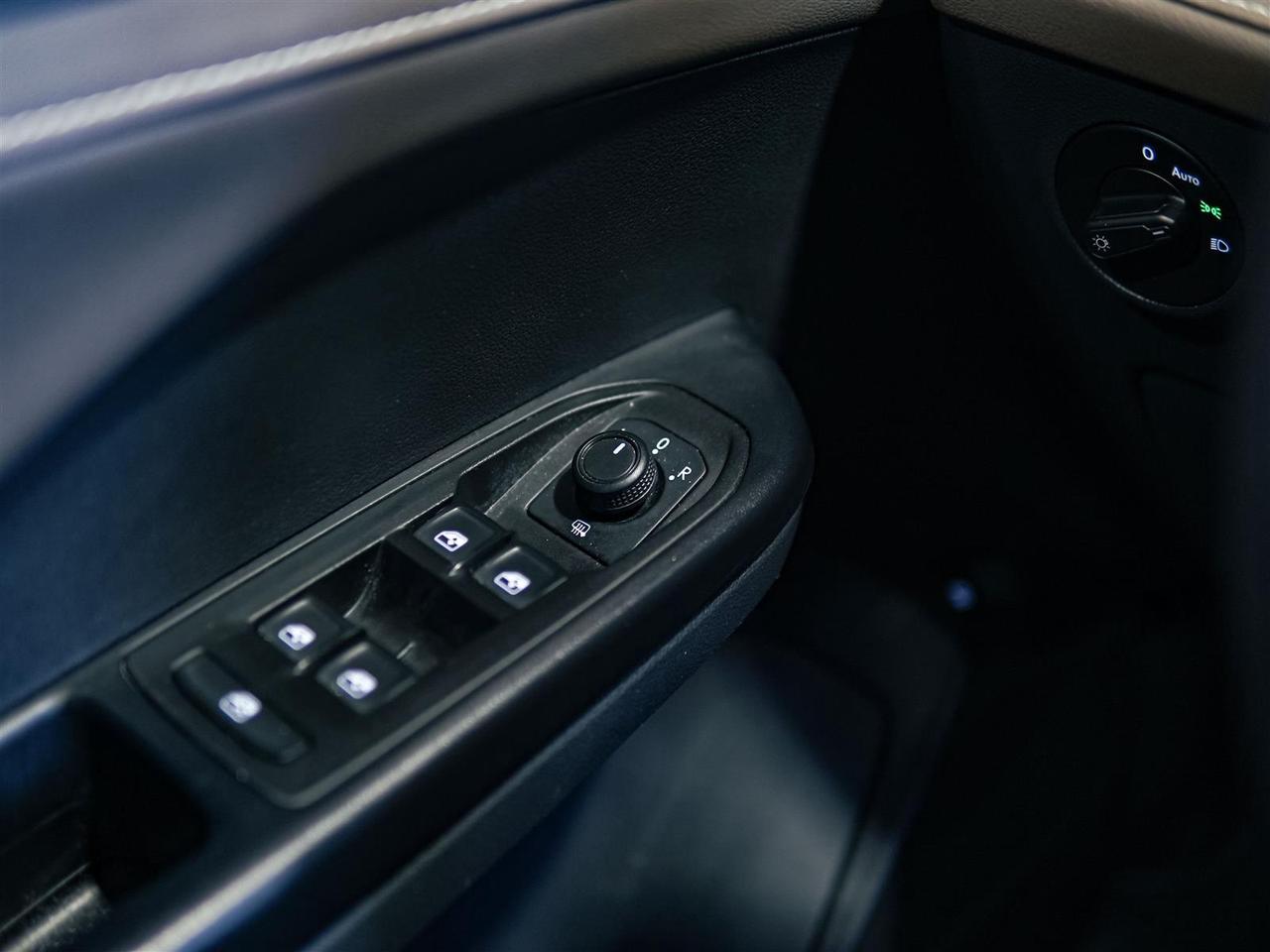 2022 Volkswagen Taos HIGHLINE | AWD | LEATHER | NAV | PANO ROOF | NO ACCIDENTS Photo