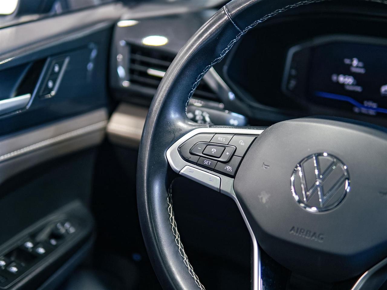 2022 Volkswagen Taos HIGHLINE | AWD | LEATHER | NAV | PANO ROOF | NO ACCIDENTS Photo
