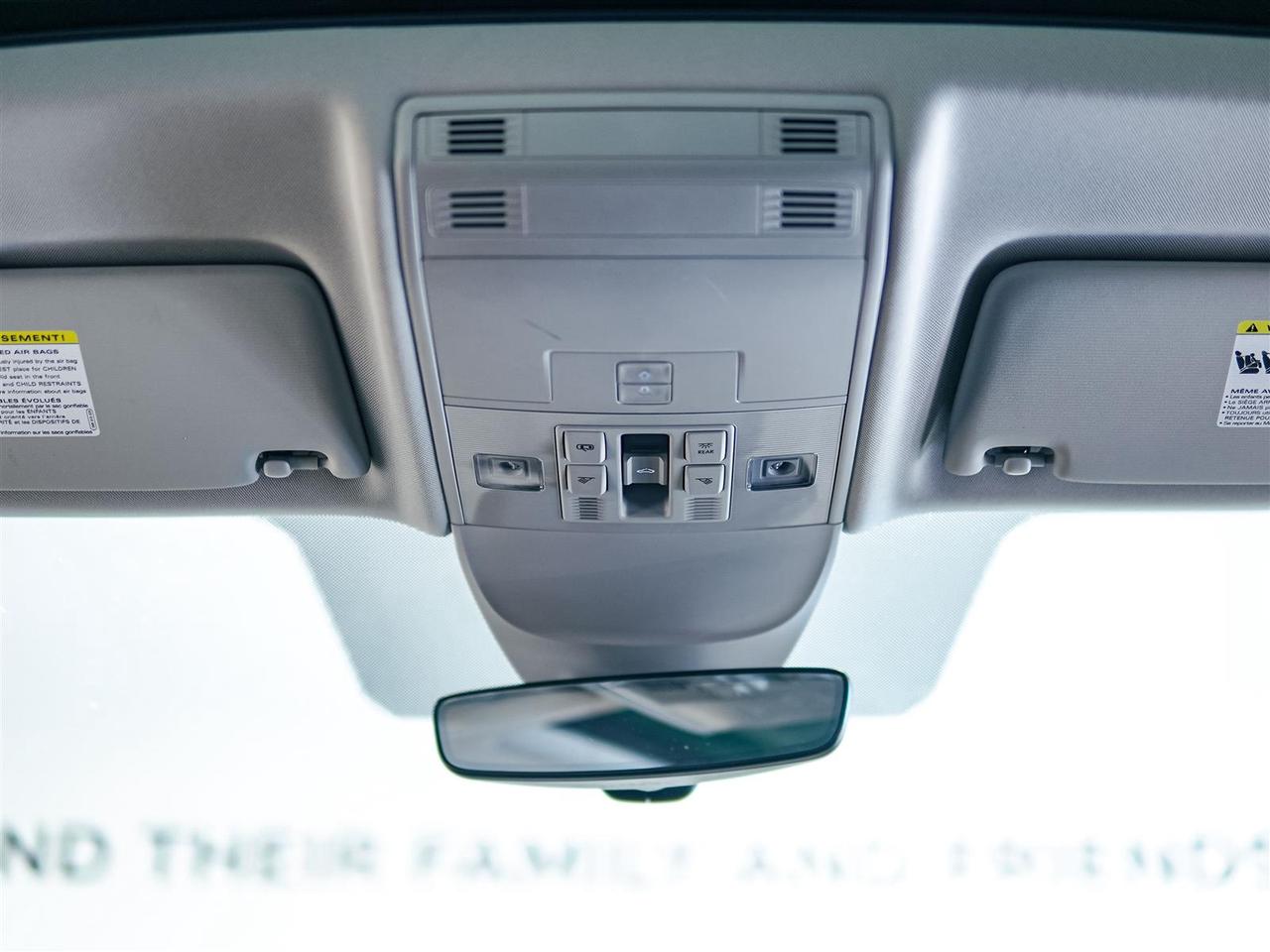 2022 Volkswagen Taos HIGHLINE | AWD | LEATHER | NAV | PANO ROOF | NO ACCIDENTS Photo