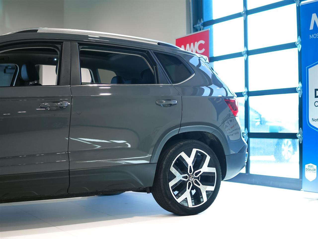 2022 Volkswagen Taos HIGHLINE | AWD | LEATHER | NAV | PANO ROOF | NO ACCIDENTS Photo