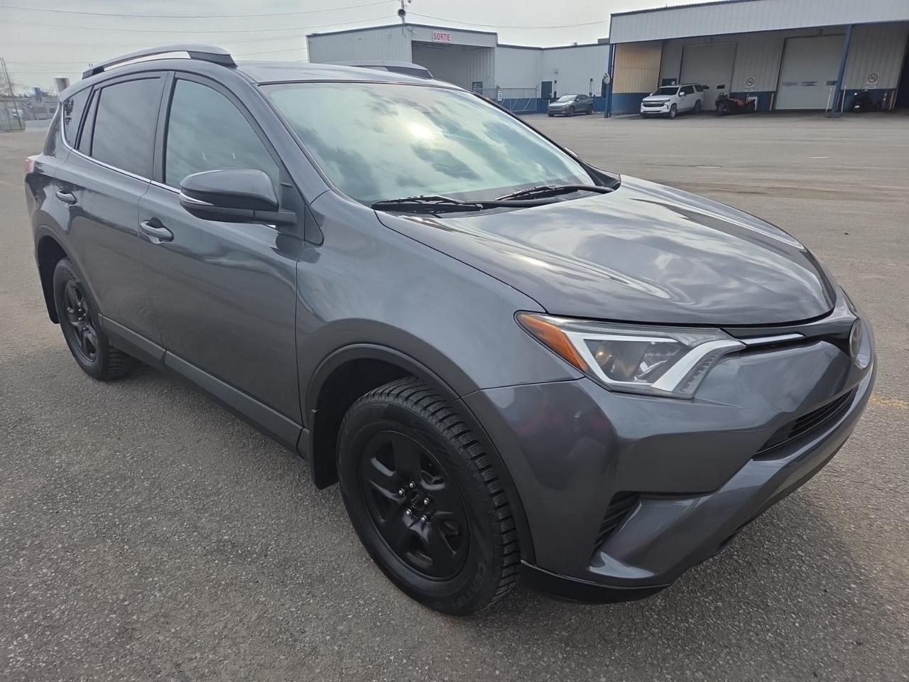 2017 Toyota RAV4 LE | NO ACCIDENTS | HEATED SEATS Photo2