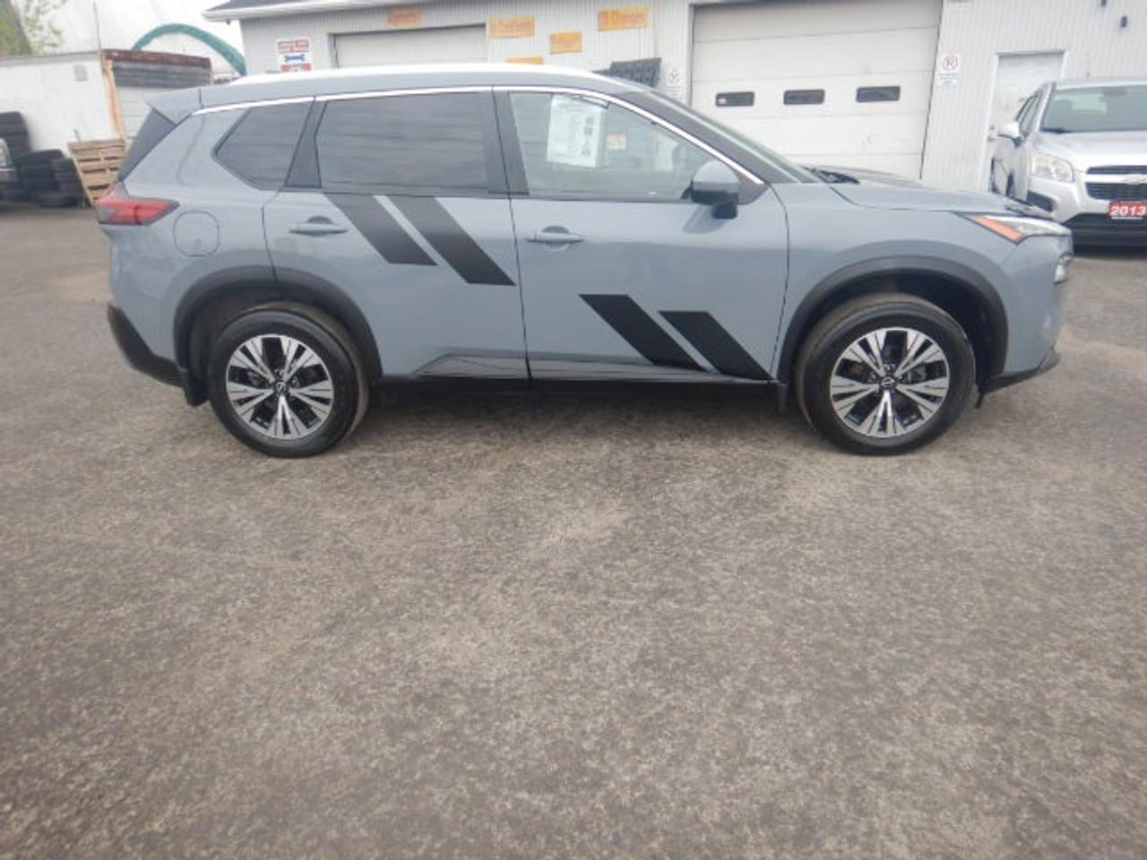 2022 Nissan Rogue SV Photo