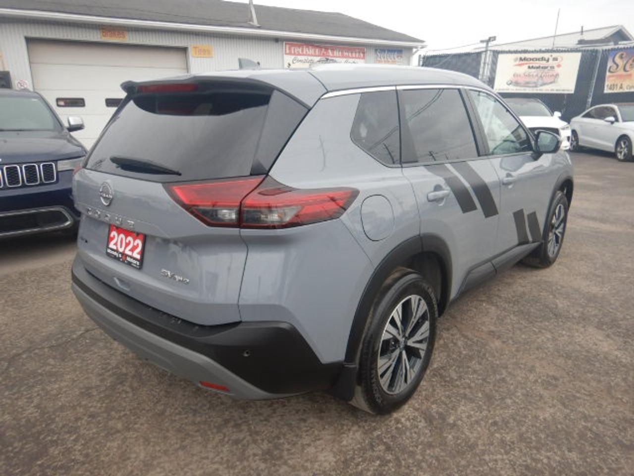 2022 Nissan Rogue SV Photo4