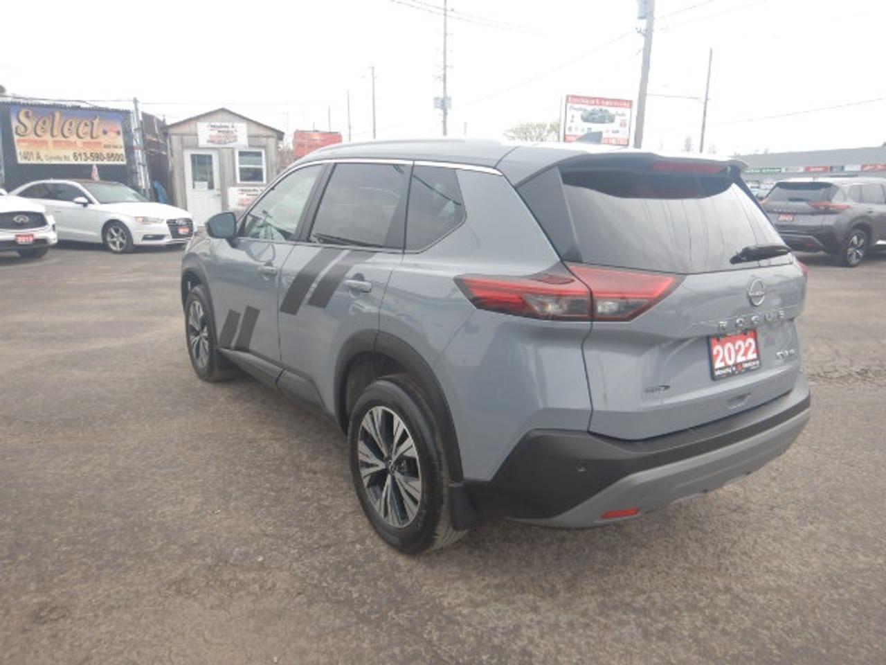2022 Nissan Rogue SV Photo
